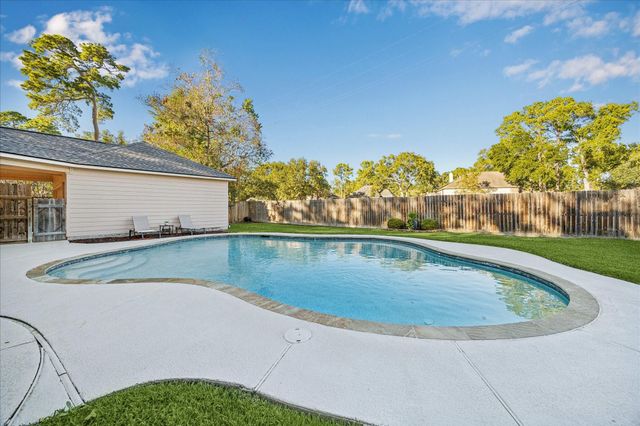 5115 Gladehill Drive, Kingwood, TX 77345