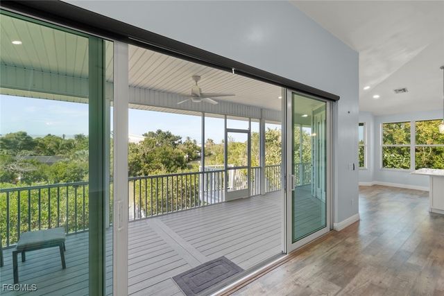 2479 Harbour LN, Sanibel, FL 33957