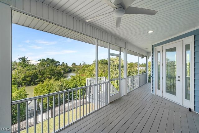 2479 Harbour LN, Sanibel, FL 33957