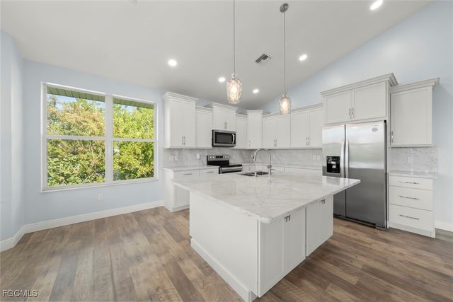 2479 Harbour LN, Sanibel, FL 33957