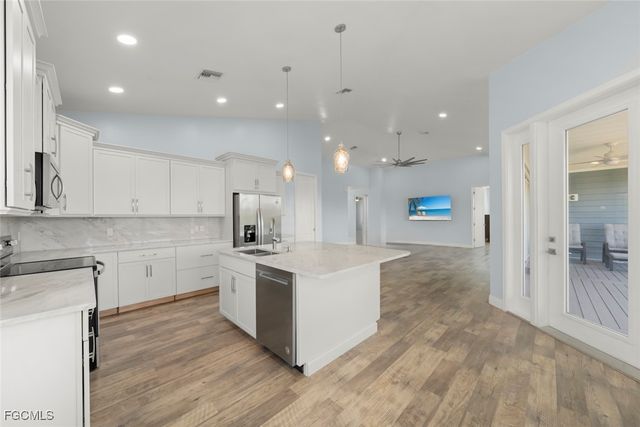 2479 Harbour LN, Sanibel, FL 33957