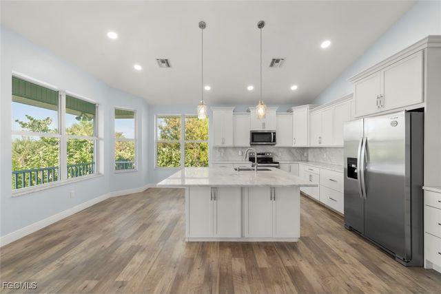 2479 Harbour LN, Sanibel, FL 33957