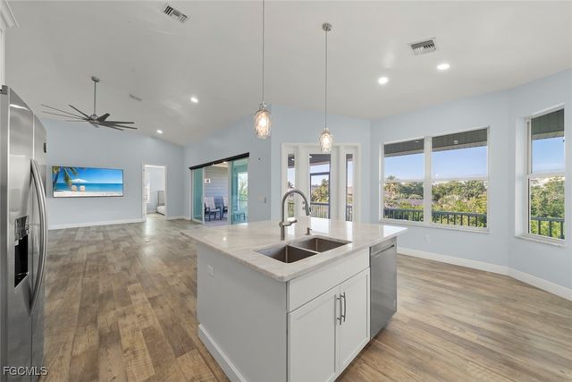 2479 Harbour LN, Sanibel, FL 33957