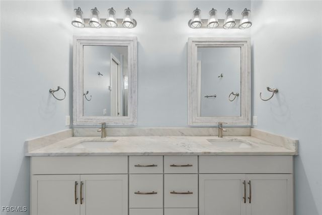 2479 Harbour LN, Sanibel, FL 33957