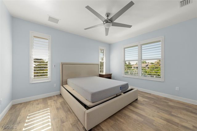 2479 Harbour LN, Sanibel, FL 33957