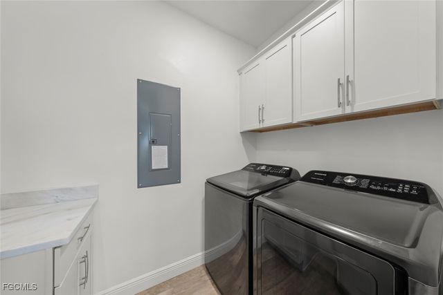 2479 Harbour LN, Sanibel, FL 33957