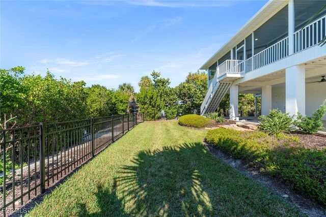 2479 Harbour LN, Sanibel, FL 33957
