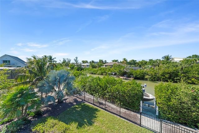 2479 Harbour LN, Sanibel, FL 33957