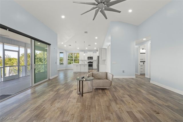 2479 Harbour LN, Sanibel, FL 33957