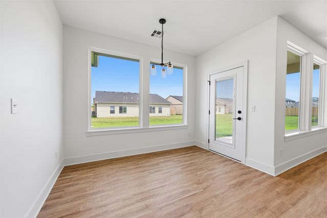614 E Elmwood St, Park City, KS 67147