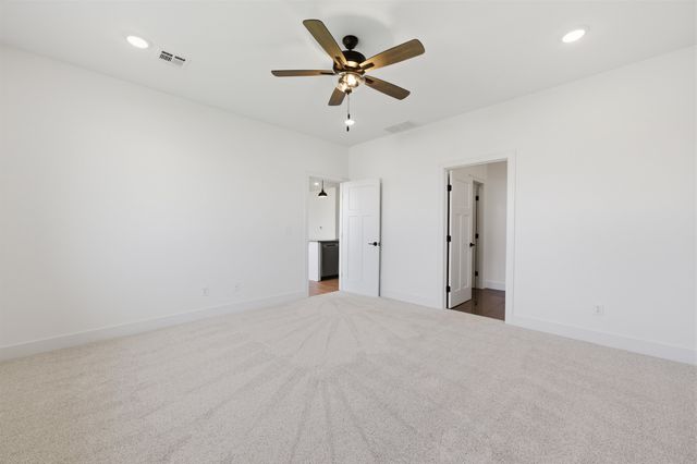 614 E Elmwood St, Park City, KS 67147