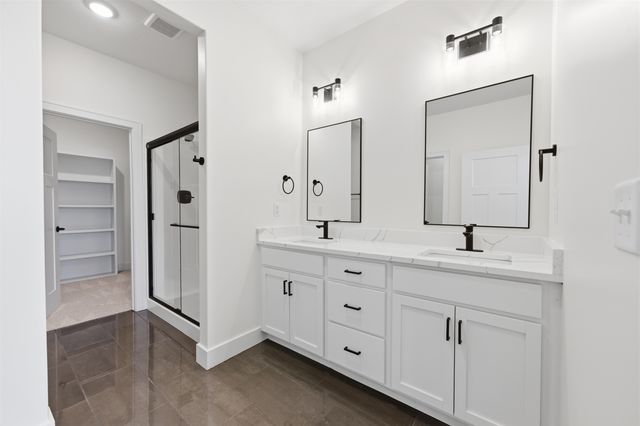 614 E Elmwood St, Park City, KS 67147