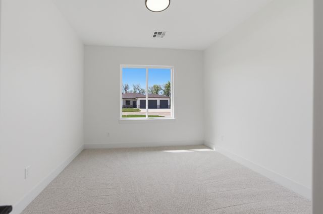 614 E Elmwood St, Park City, KS 67147