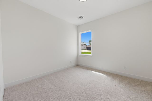 614 E Elmwood St, Park City, KS 67147