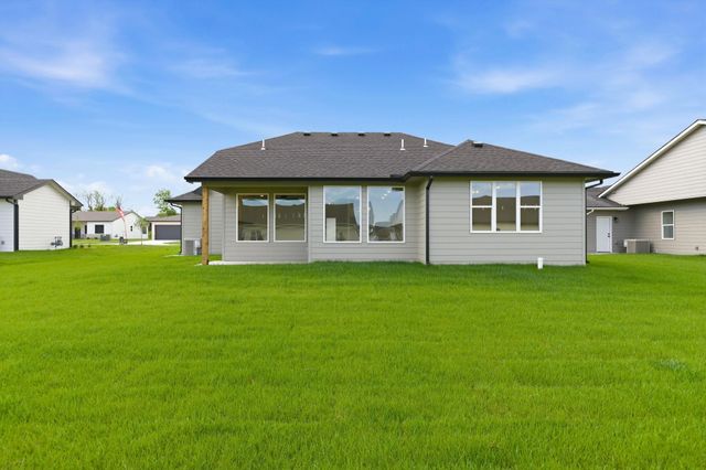 614 E Elmwood St, Park City, KS 67147