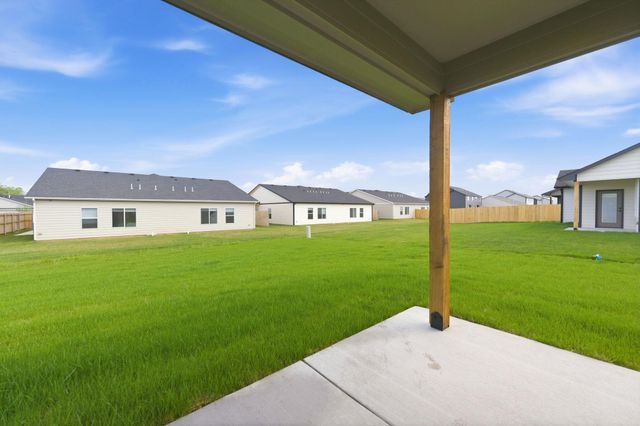 614 E Elmwood St, Park City, KS 67147