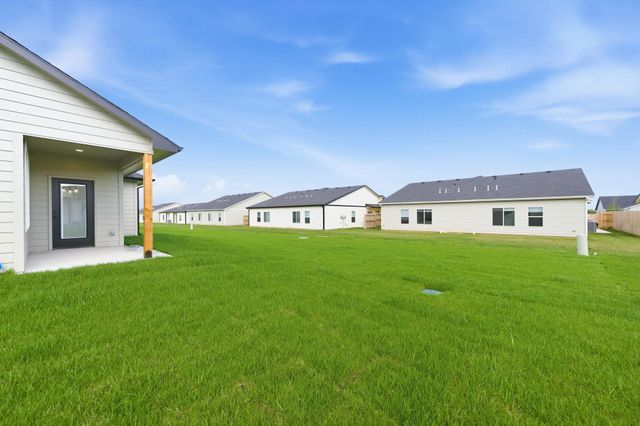 614 E Elmwood St, Park City, KS 67147