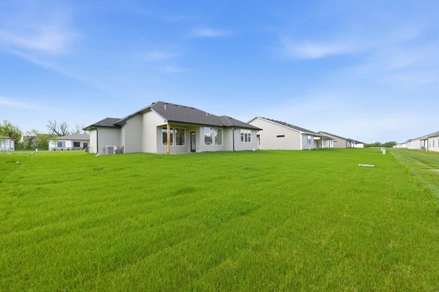 614 E Elmwood St, Park City, KS 67147