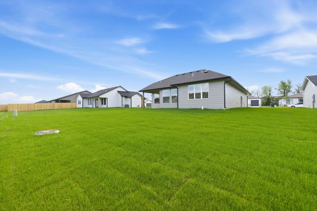 614 E Elmwood St, Park City, KS 67147