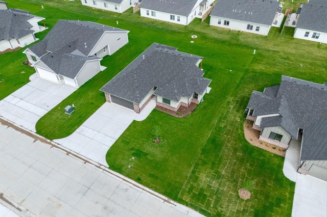 614 E Elmwood St, Park City, KS 67147