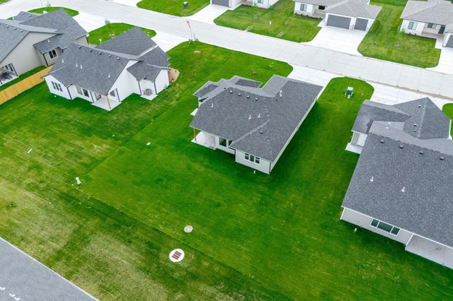 614 E Elmwood St, Park City, KS 67147