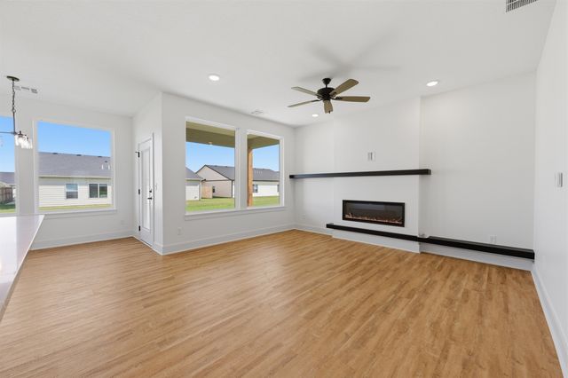 614 E Elmwood St, Park City, KS 67147