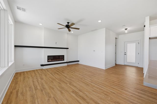 614 E Elmwood St, Park City, KS 67147