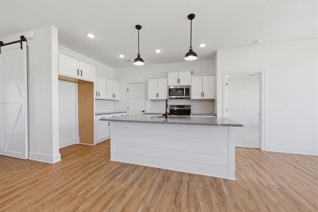614 E Elmwood St, Park City, KS 67147