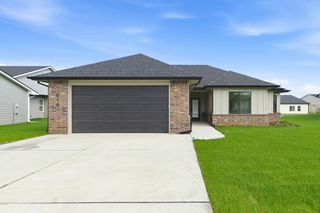 614 E Elmwood St, Park City, KS 67147