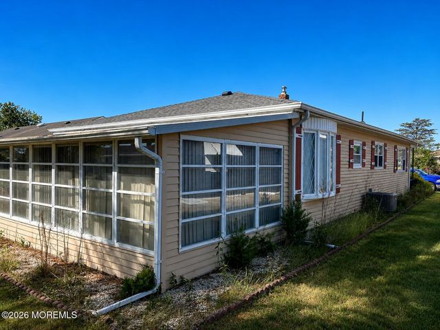 21 Venezia Street, Berkeley, NJ 08721
