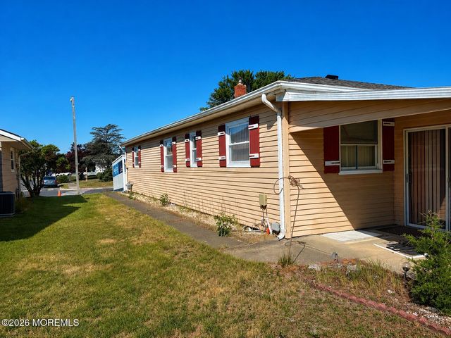 21 Venezia Street, Berkeley, NJ 08721