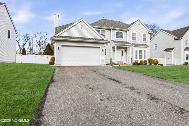 81 Fortune Court, Toms River, NJ 08755