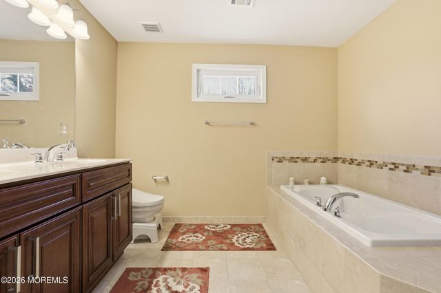 81 Fortune Court, Toms River, NJ 08755