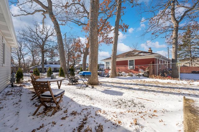 1700 N Linden Avenue, Waukegan, IL 60085