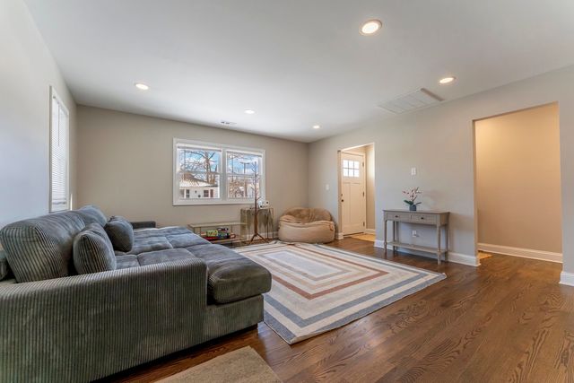 1700 N Linden Avenue, Waukegan, IL 60085