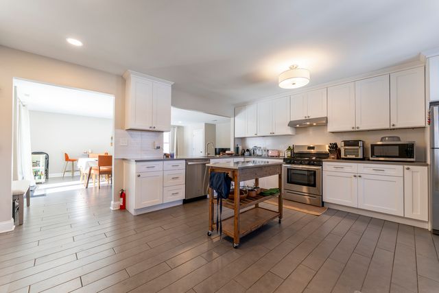 1700 N Linden Avenue, Waukegan, IL 60085