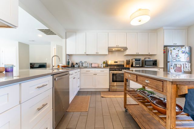 1700 N Linden Avenue, Waukegan, IL 60085