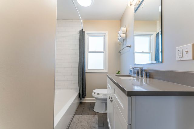 1700 N Linden Avenue, Waukegan, IL 60085