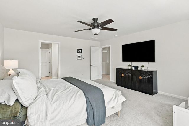 318 KNOLLWOOD DR, Easton, PA 18040