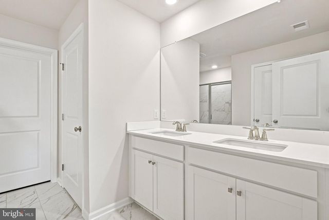 318 KNOLLWOOD DR, Easton, PA 18040