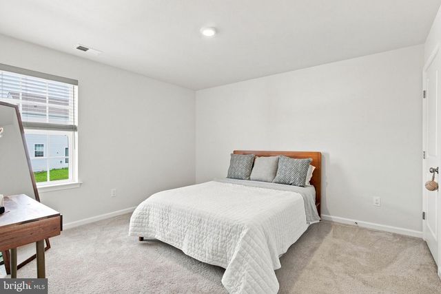 318 KNOLLWOOD DR, Easton, PA 18040