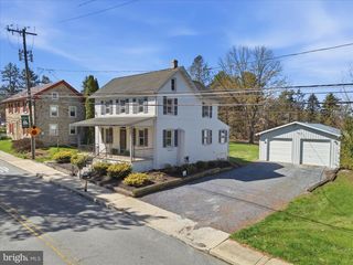 22 N CHESTNUT ST, Elverson, PA 19520