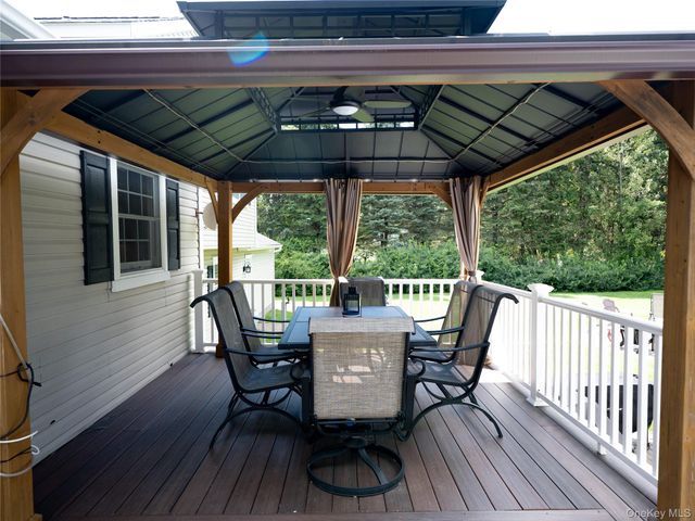 15 Deer View Lane, Poughquag, NY 12570