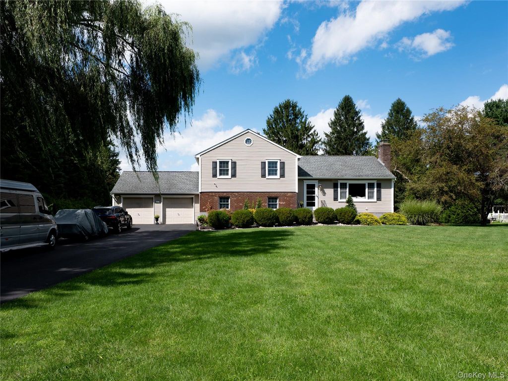 15 Deer View Lane, Poughquag, NY 12570