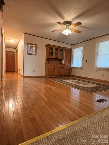 299 McDowell Lane, Burnsville, NC 28714