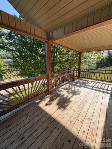 299 McDowell Lane, Burnsville, NC 28714