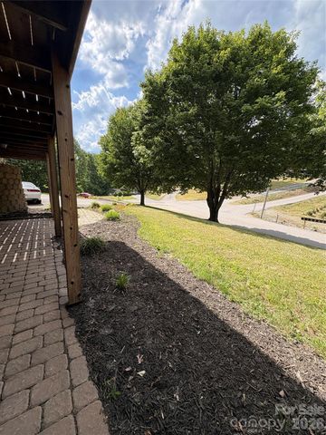 299 McDowell Lane, Burnsville, NC 28714