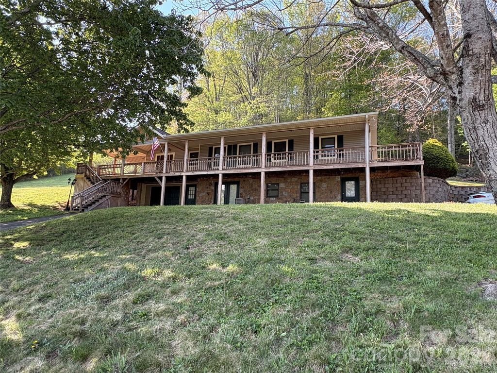 299 McDowell Lane, Burnsville, NC 28714