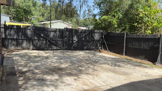 14740 JOHNS ROAD, Dade City, FL 33525