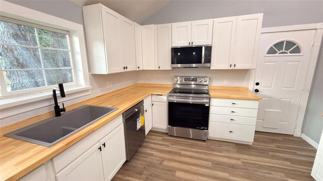 14740 JOHNS ROAD, Dade City, FL 33525